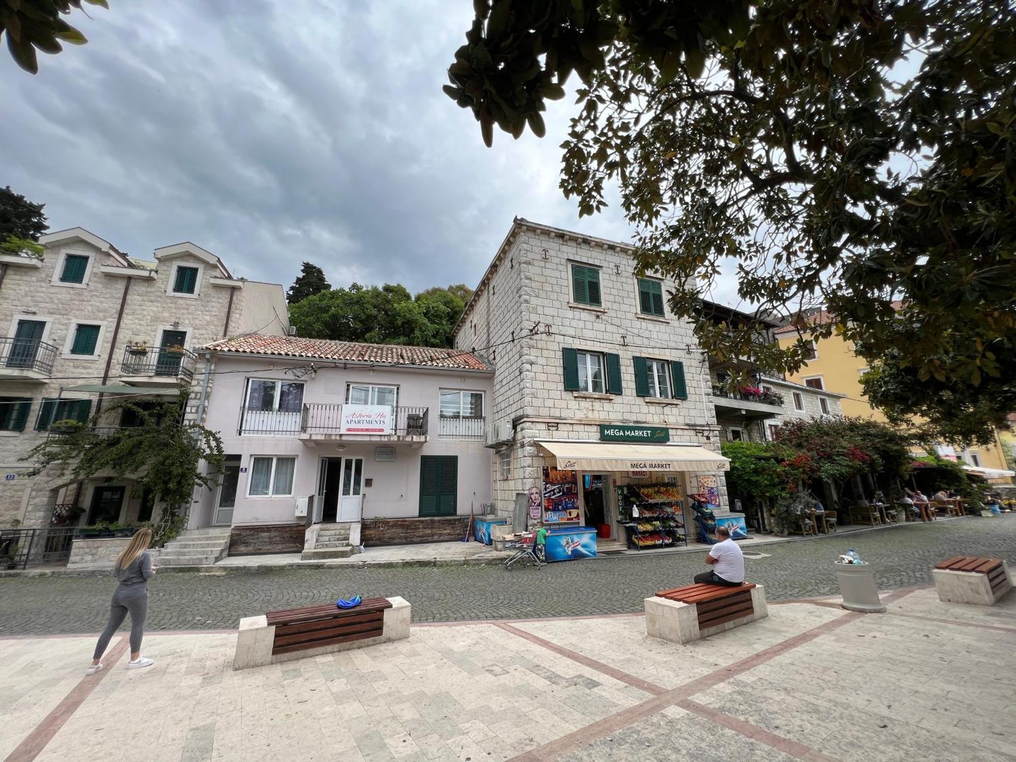 Apartments Astoria Hn Herceg Novi Eksteriør billede